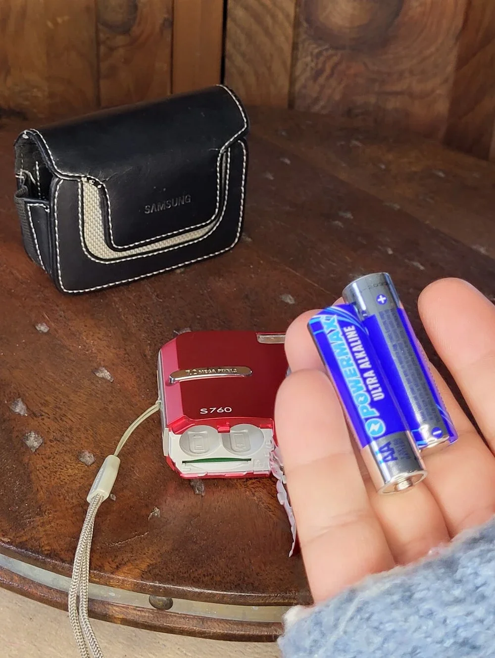 Samsung Compact Digital Camera in Red with Black Case